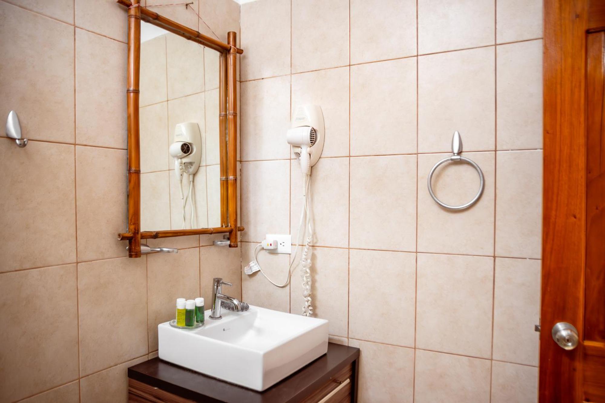 Hotel Miconia Пуерто Бакерисо Морено Екстериор снимка