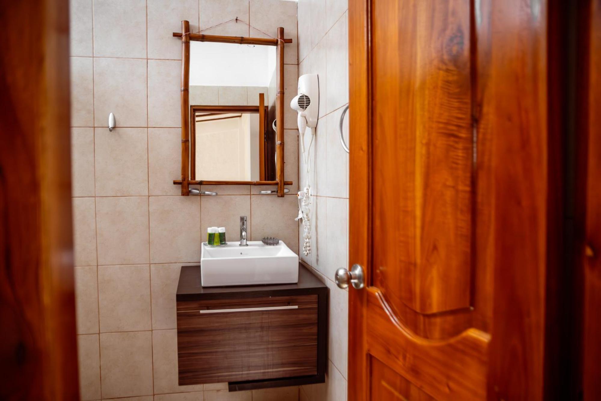 Hotel Miconia Пуерто Бакерисо Морено Екстериор снимка
